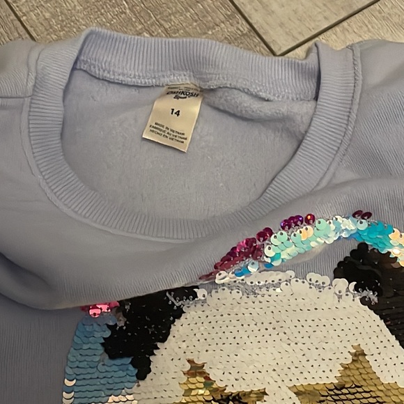 A panda sweater - Picture 2 of 2